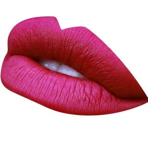 💋5@35 Metallic Long Wear matte Lip in Red Velvet